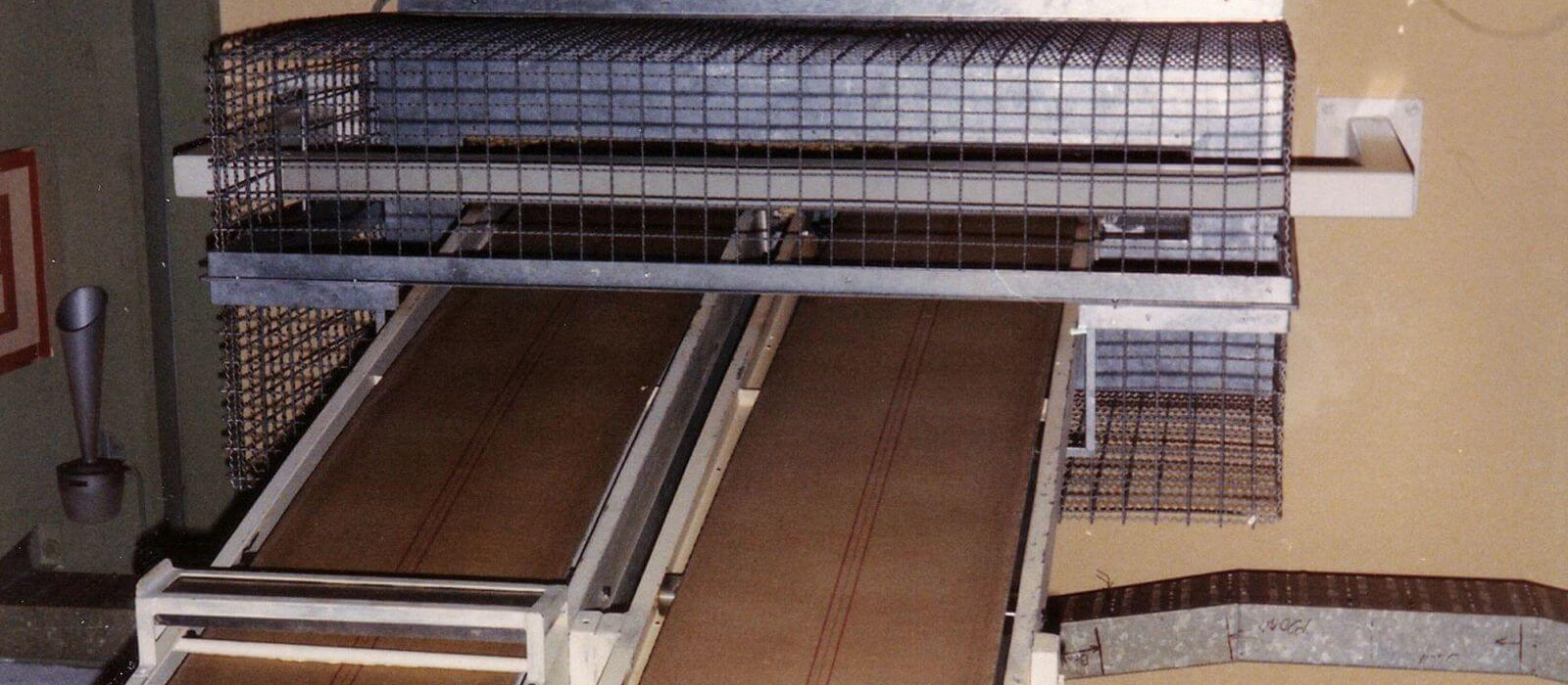 Conveyor system closures